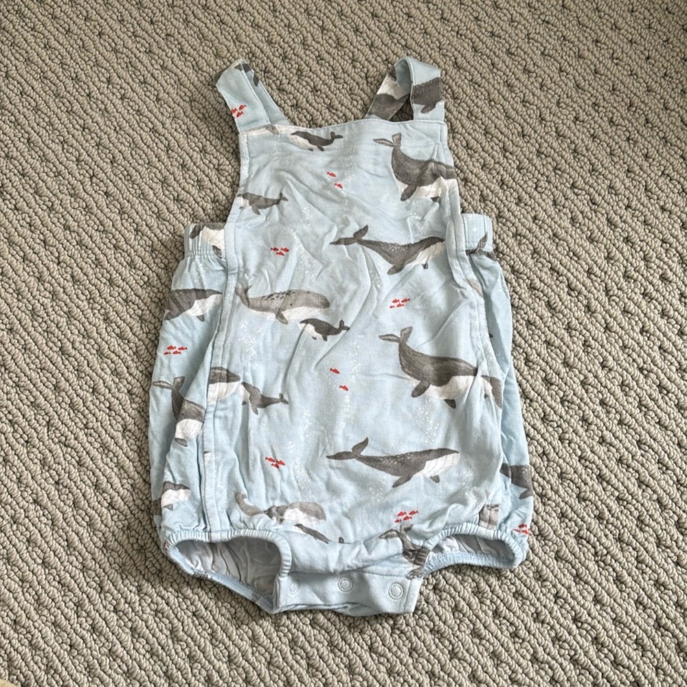 Angel Dear bubble/sunsuit - blue with whales 3-6month